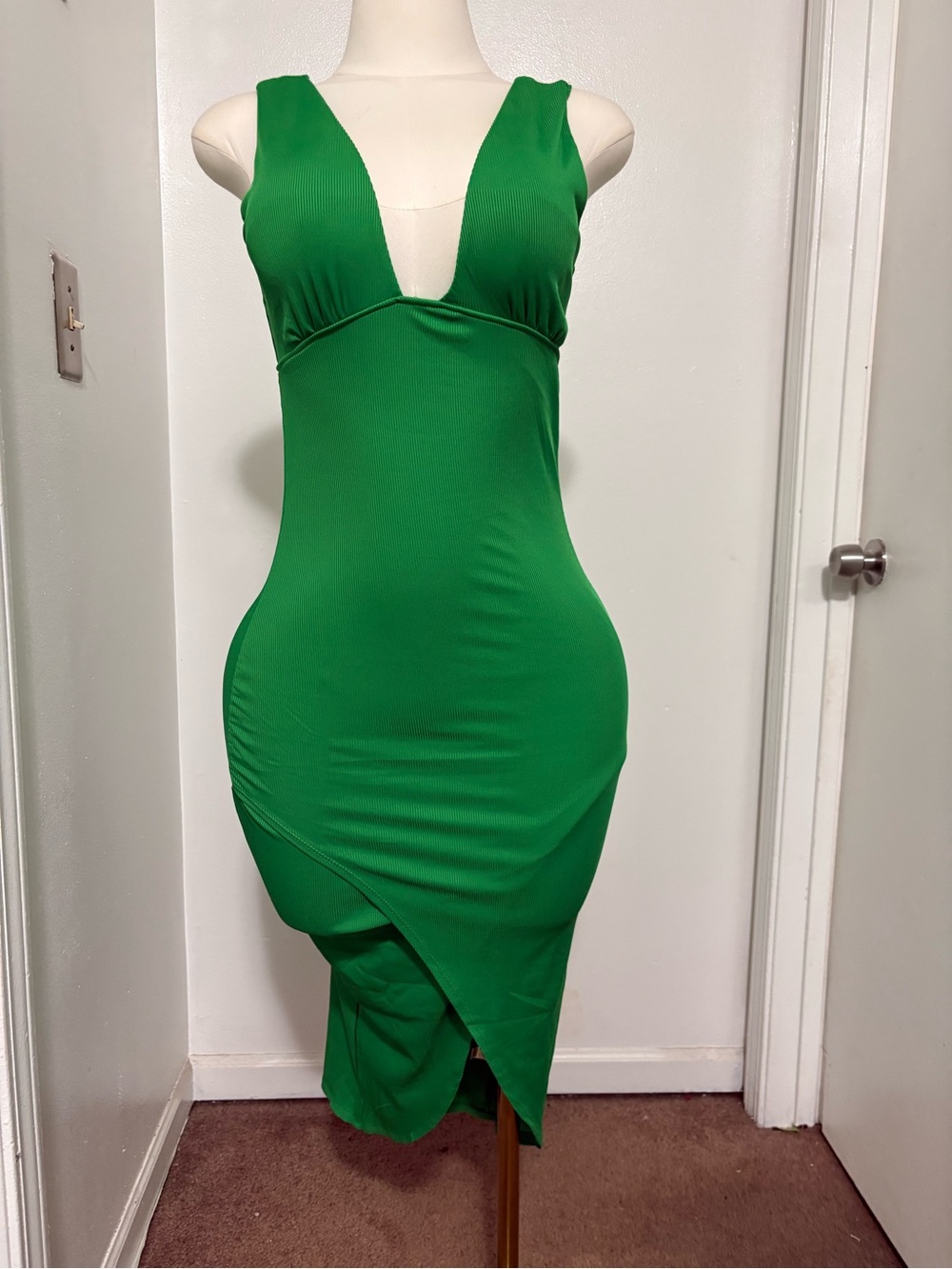 Heart Hips Emerald Green Plunge Midi Dress NWOT